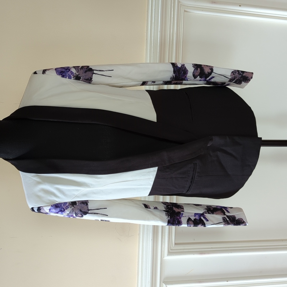 Missguided Women Blazer color block Blk/ white floral design on sleeve Sz 8